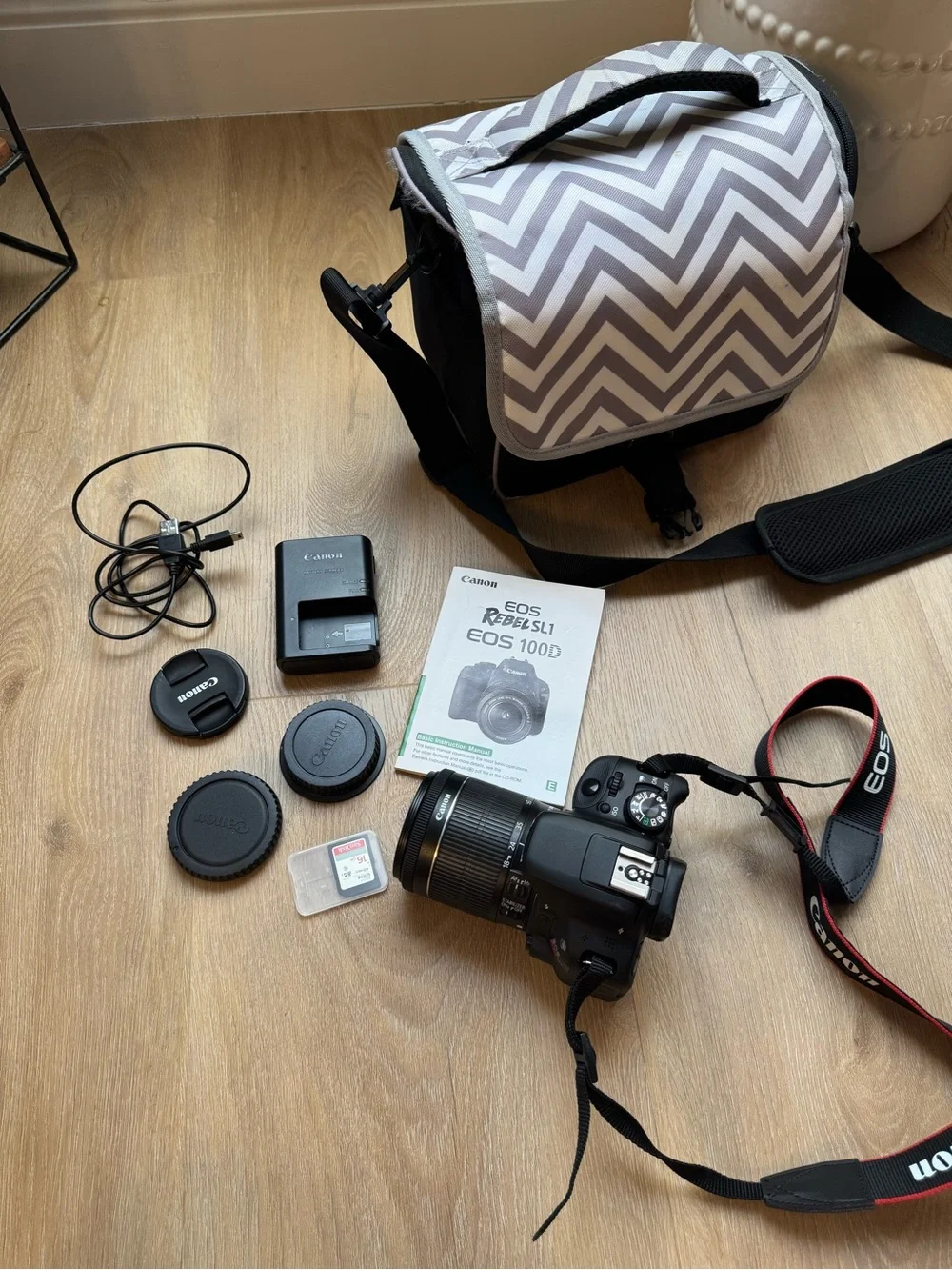 Canon DSLR Camera in Black with Black Zoom Lens